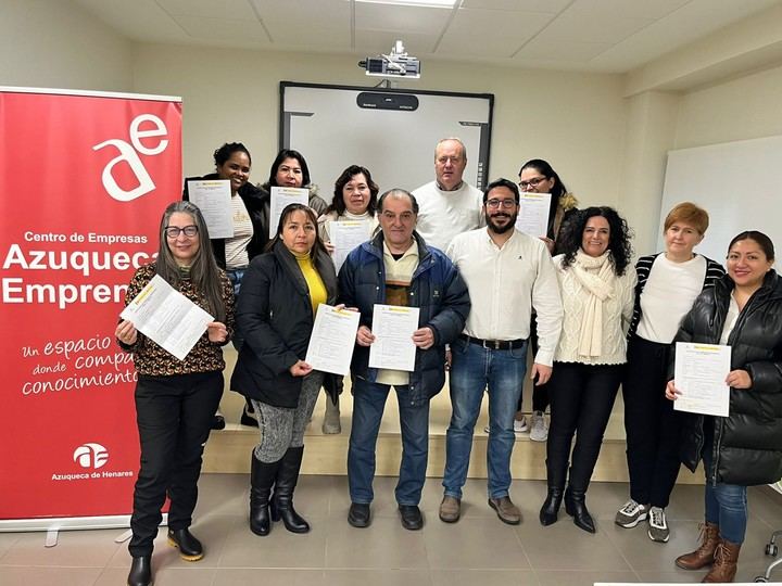 Catorce desempleados obtienen diplomas en gestión de almacenes en Azuqueca
