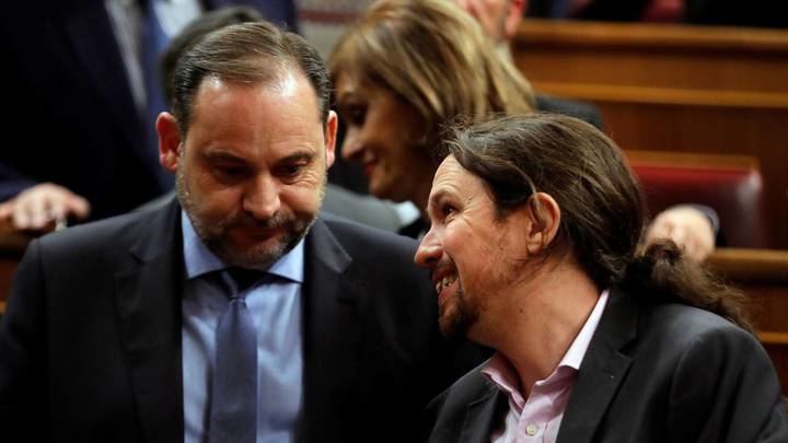 El ministro Ábalos abucheado por comerciantes de la estación de Atocha