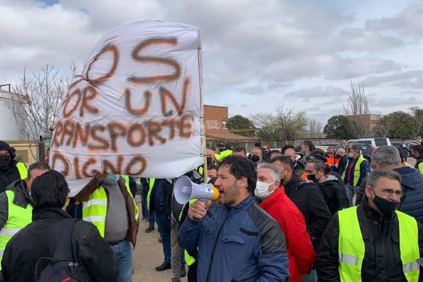Pitos y abucheos a la ministra socialista de Transporte en Valladolid : 
