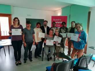 Los participantes del Programa de Acompañamiento Laboral de Accem en Azuqueca de Henares reciben sus diplomas