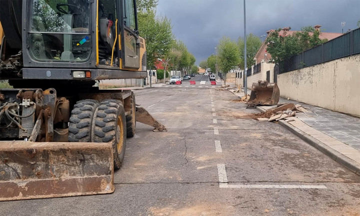 Comienzan unas obras de renovación de acerados en la calle Pico Ocejón de Cabanillas