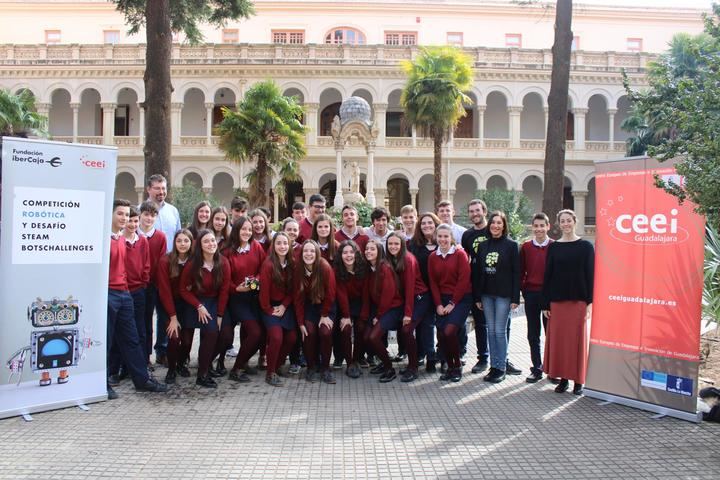 El Colegio Niña María Adoratrices, entre los 21 centros participantes que preparan su robot para la III Edición Botschallenges de CEEI Guadalajara