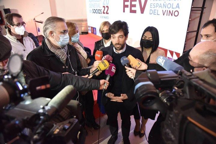 Vázquez: “La mitad de los eurodiputados socialistas votaron a favor de etiquetar el vino como producto cancerígeno” 