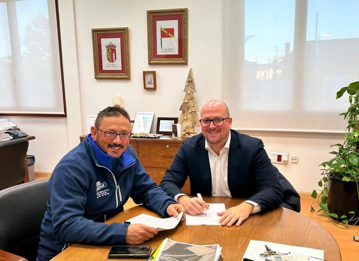 El Ayuntamiento de Yunquera firma un convenio para la cesión de una parcela a la Asociación de agricultores y ganaderos