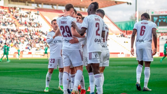 El amor según el Alba, el cuadro blanco reafirma su sintonía con el Belmonte y la afición manchega