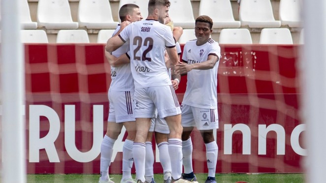 El Alba vence al Baleares en una mañana de potente conexión con la grada