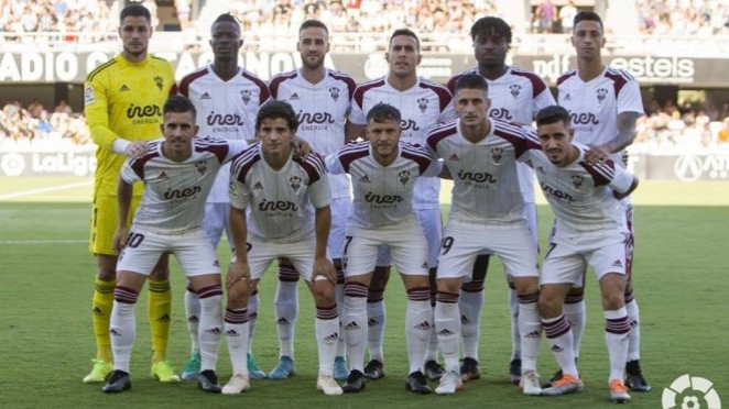 El Alba, ovacionado por el más de medio millar de albacetistas desplazados, se fue injustamente de vacío