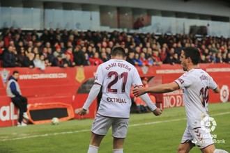 Los postes evitan el triunfo de un buen Alba