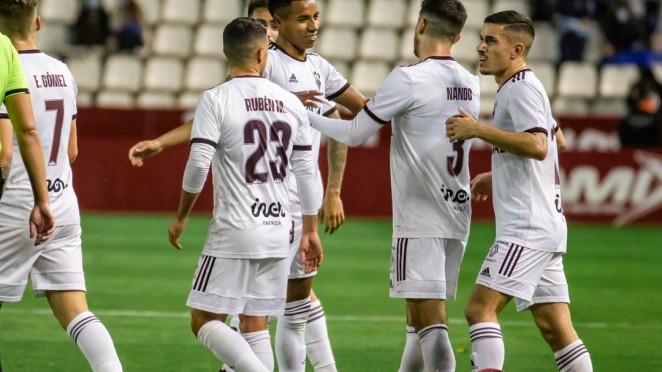 El Alba, ganando bajo la lluvia