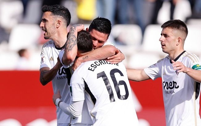 El Albacete un triunfa en casa ante el Santander en el que se recuperan sensaciones (2-0)