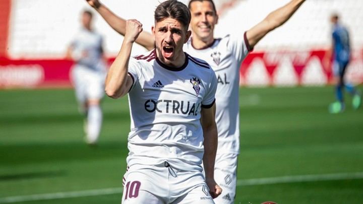 El Alba recupera el liderato con una de sus mejores actuaciones del curso