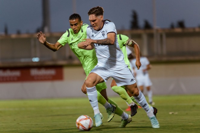 El Alba no le pudo brindar un triunfo a su público