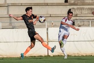 El Alba no pudo brindar un triunfo a su gente en el primer test del verano