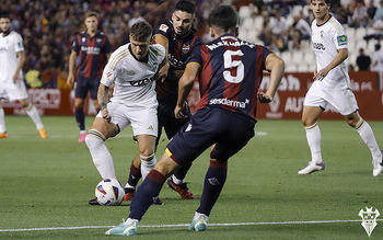 El Albacete cae en Oviedo (3-0) en una noche...para olvidar