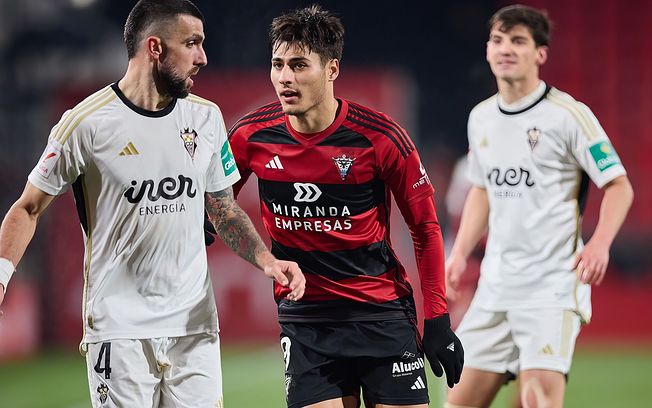 Último viaje para olvidar : Errores defensivos del Alba facilitaron el triunfo del Mirandés (2-0)