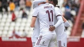 El Alba venció en una nueva noche magnífica en casa y afianza su liderato