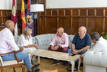 La alcaldesa de Guadalajara mantiene un encuentro con el presidente de la Federación de Fútbol de Castilla-La Mancha