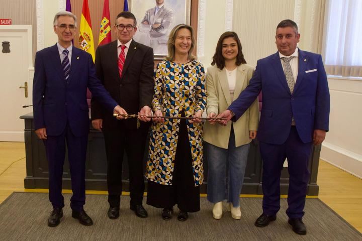 Guarinos preside la toma de posesión de los nuevos representantes de la Alcaldía en los Barrios Anexionados