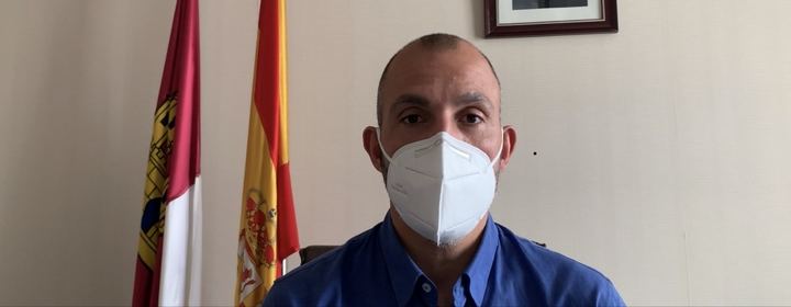 UN APLAUSO : El alcalde de Quer DEJARÁ DE COBRAR EL SUELDO del Ayuntamiento (28.000 euros) durante el 2021 para cubrir gastos derivados de la pandemia