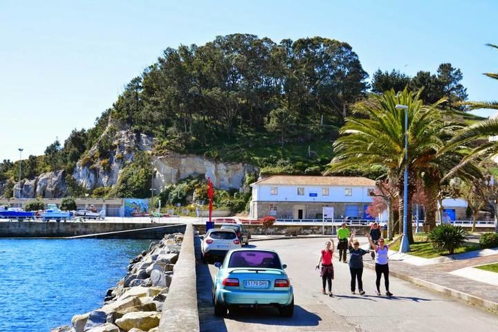 Si tiene 200.000 euros, puede comprar una aldea gallega con 12 casas y...¡vistas al mar!