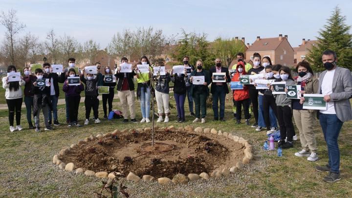 Alovera se suma al compromiso 'Un árbol por Europa' con su consejo de infancia y adolescencia.
