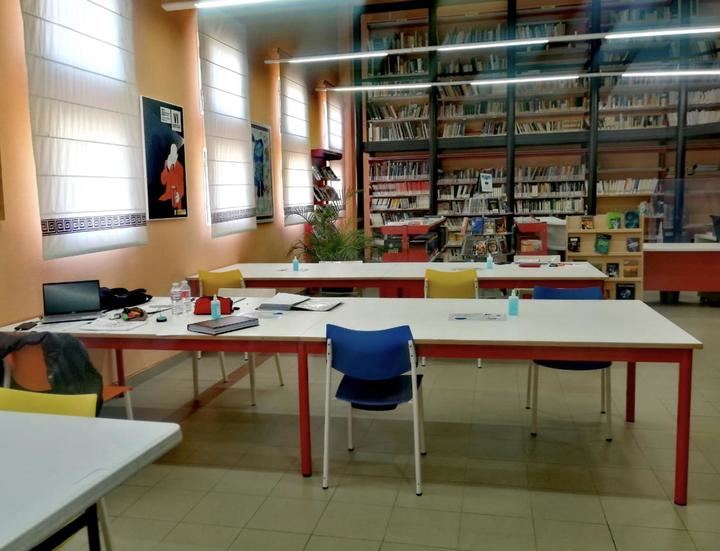 La biblioteca de Alovera amplía horarios de sus mostradores y sala de estudios