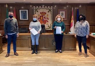 Convenio del Ayuntamiento de Alovera y Club de Fútbol para el fomento de deporte entre los jóvenes