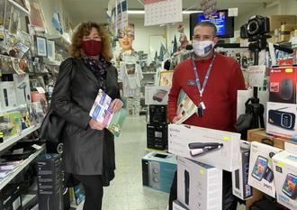 Alovera publicita más de 5000 ejemplares de una guía de descuentos y promociones de su comercio local