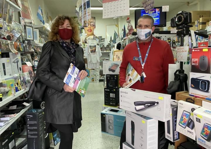 Alovera publicita más de 5000 ejemplares de una guía de descuentos y promociones de su comercio local