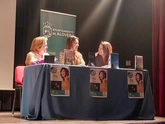 Éxito de asistentes en la presentación del libro "Tu libro interior" de Natalia Sanchindrían en la Biblioteca de Alovera