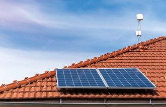 Alovera ayuda a los vecinos con bonificaciones para placas solares y vehículos eléctricos