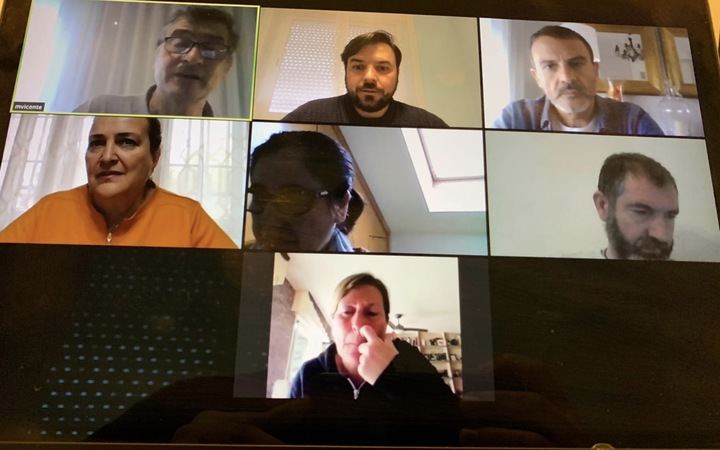 UN APLAUSO : El equipo de gobierno del Ayuntamiento de Alovera se reduce el sueldo y renuncia a sus dietas junto a las aportaciones a los grupos políticos