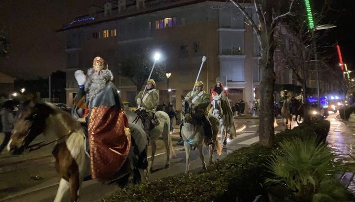 Alovera celebra una cabalgata especial a caballo para llegar a todos los barrios