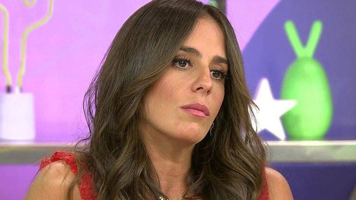 Anabel Pantoja comienza el 2022 con un top less en la piscina