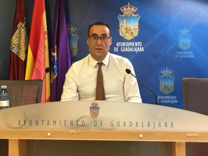 El Grupo Municipal de Vox propone la creación de una escuela municipal de familias en Guadalajara