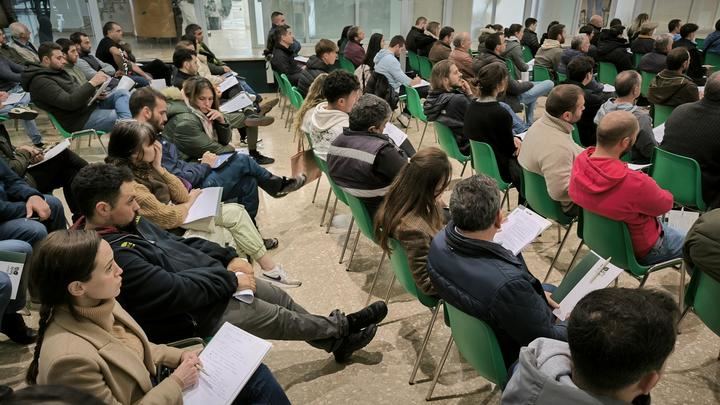 150 jóvenes asisten a la convocatoria informativa de APAG en Guadalajara para incorporarse el campo