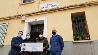 La sociedad Vicente Paúl de Guadalajara, beneficiaria de la donación anual del Colegio de Aparejadores