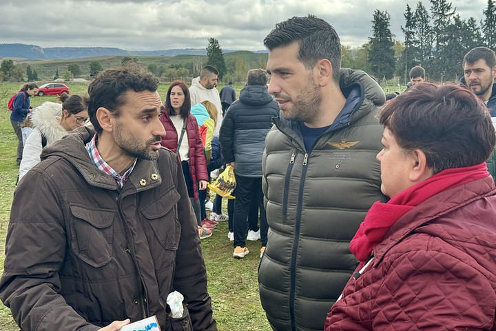 Plantación familiar de más de 400 árboles en la finca de Castillejos con el proyecto Pequeño Bosque