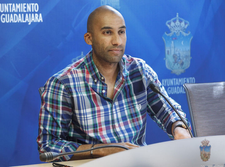 El PP pide explicaciones al alcalde socialista Alberto Rojo que ha decidido en octubre gastar más de 250.000 euros solo para las luces de Navidad y Reyes