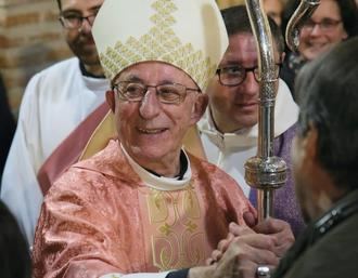 La alcaldesa asiste a la despedida del obispo Atilano Rodríguez en Guadalajara