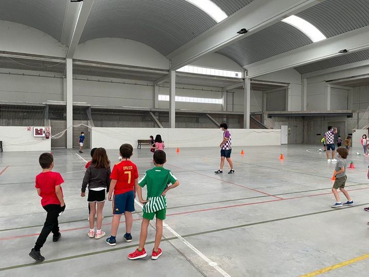 El Atlético Guadalajara visitó el IES Peñalba y el CEIP Sagrado Corazón de Jesús para promocionar la práctica deportiva