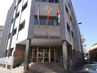 Piden 9 años para tres acusados de robar con violencia a una mujer en una gestoría de Ciudad Real