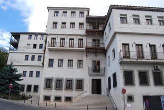 Una mujer de Cuenca se enfrenta a siete años de cárcel por adueñarse del patrimonio de su tía con alzhéimer