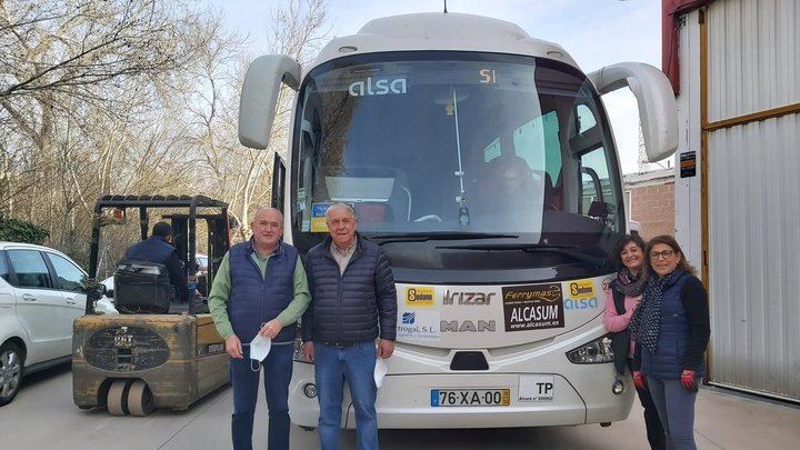El autobús fletado por el Club de Rugby Guadalajara y empresarios de la provincia salió este sábado con ayuda a Ucrania con cuatro voluntarios