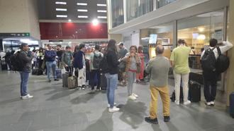 Una incidencia en la l&#237;nea de alta velocidad Madrid-Barcelona en Guadalajara obliga a cortar la circulaci&#243;n de trenes