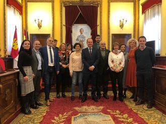 El Ayuntamiento de Guadalajara firma un convenio con 13 institutos de la ciudad para ayudar a escolares con problemas de convivencia