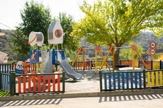 Los ni&#241;os de Trillo, Aza&#241;&#243;n, La Puerta, Morillejo y Viana de Mond&#233;jar estrenan nuevos parques infantiles