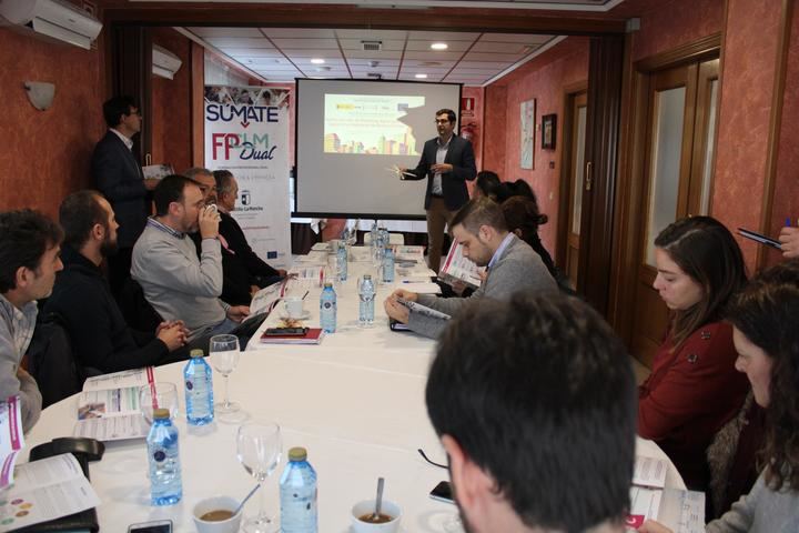 Empresarios se reúnen en Azuqueca para hablar de transformación digital y conocer la FP Dual