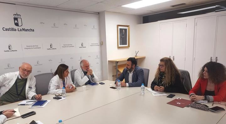 El Ayuntamiento y la Gerencia del Hospital mantienen una reunión para tratar de mejorar la atención sanitaria en Azuqueca