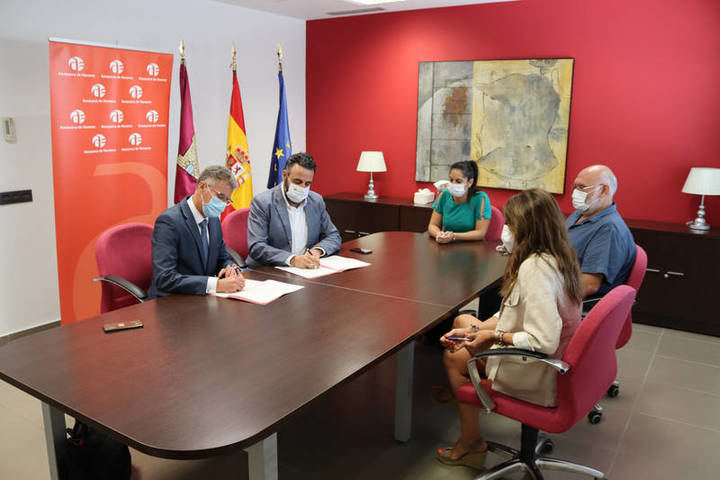 El Ayuntamiento de Azuqueca y CaixaBank firman un convenio para fomentar el autoempleo y el emprendimiento
